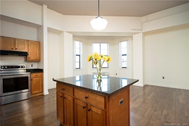 Building Photo - 15 Dinah Rd