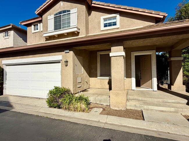 Building Photo - 3 be 2 bath Beautifully Updated Home in Gated Community