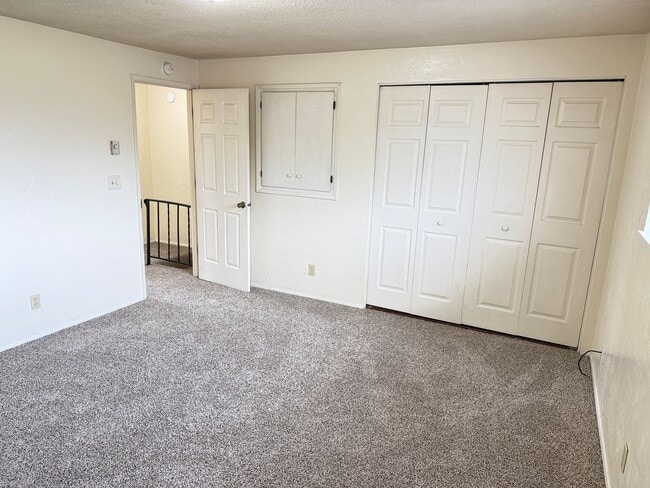 Building Photo - Updated 2 bedroom, 1 bath with garage!