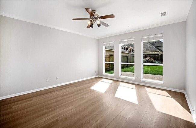 Building Photo - 13707 Elm Shores Dr