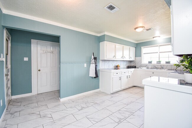 Building Photo - 2708 Morningside Ln