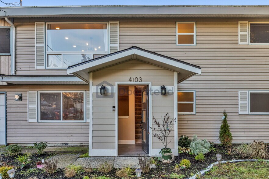 Building Photo - 4103 NE 2nd Pl