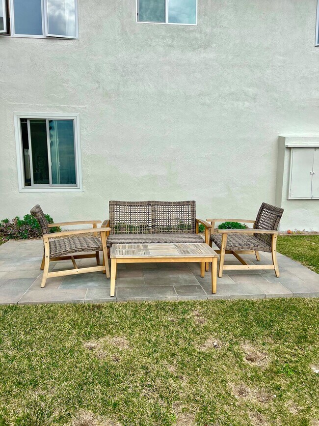 Building Photo - 6232 Tapia Dr