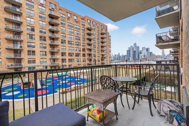 Building Photo - 2 Constitution Ct