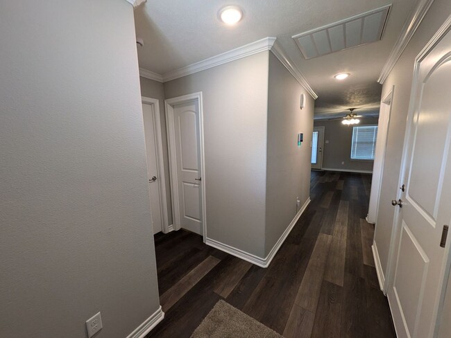 Building Photo - 610 Craig St