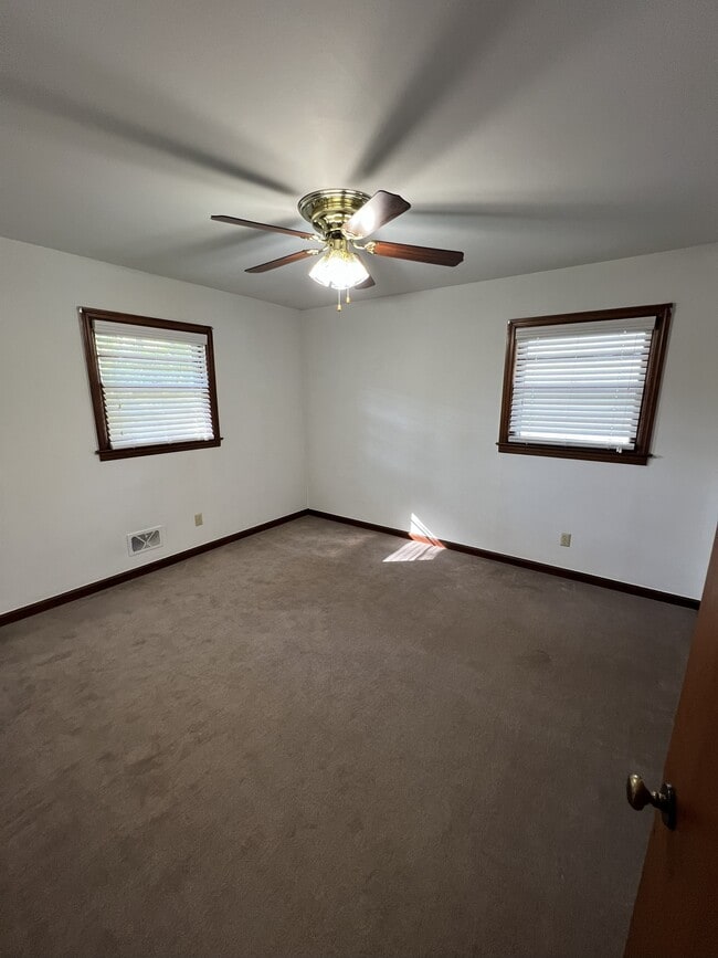 Building Photo - 3820 Orchard Rd SE