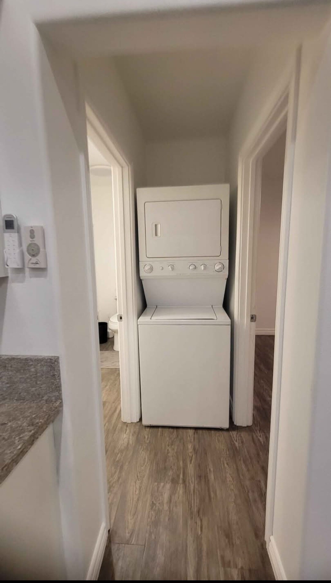 washer/dryer laundry center - 1276 N Hamilton Blvd
