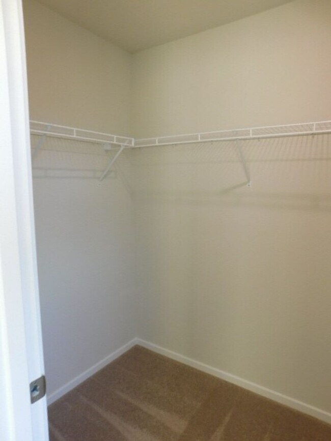 Building Photo - 4Bd/2.5 Ba Two Story Home - Available to View!