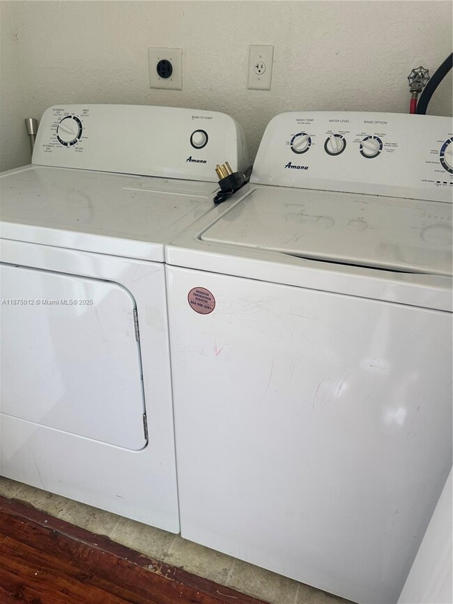 Building Photo - 2834 SE 16th Ave