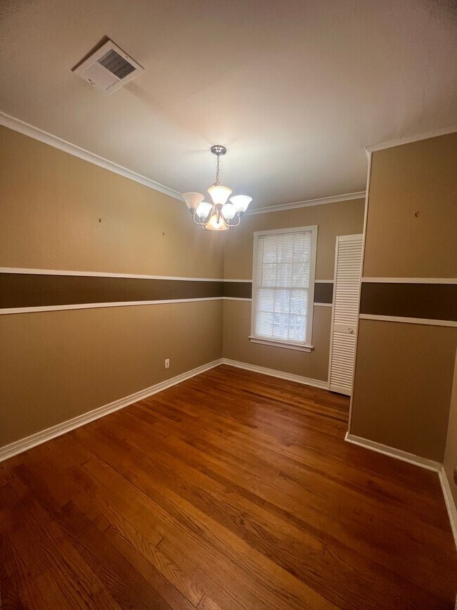 Building Photo - BROADMOOR BEAUTY!