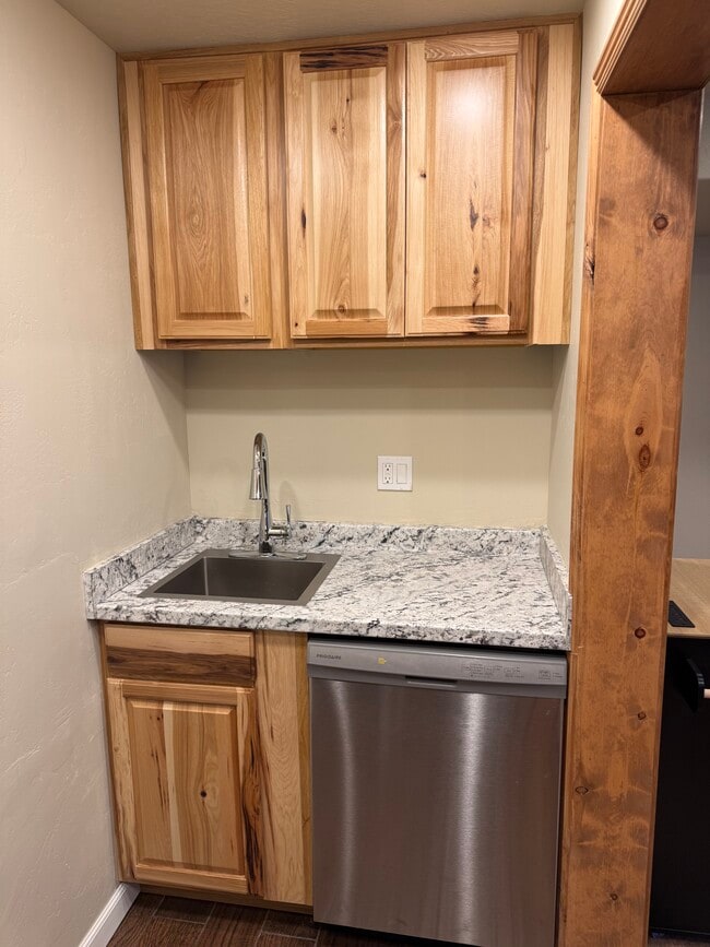 Building Photo - 1213 St Joseph St