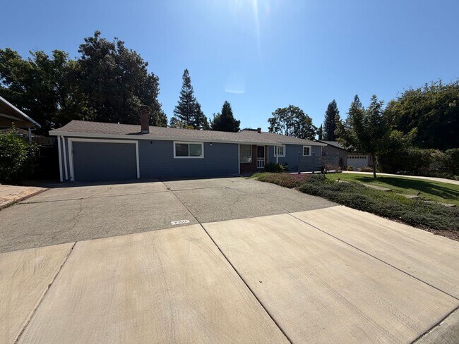 Building Photo - 7210 Zelinda Dr