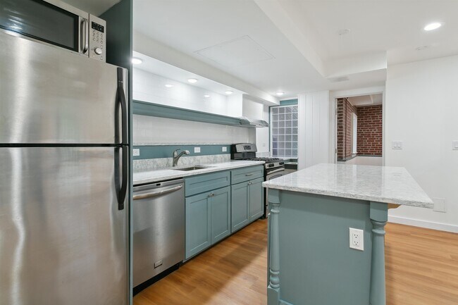 Building Photo - 110 Summit Ave