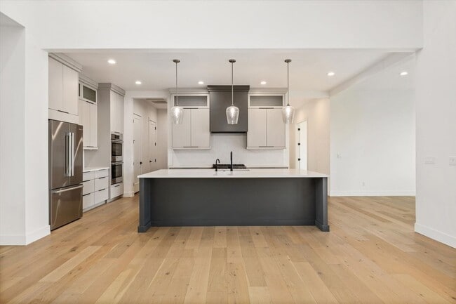 Building Photo - 7786 W Diamond Lk Dr