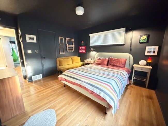Building Photo - Stylishly Updated 4BR Home in the Heart of Northeast Minneapolis!