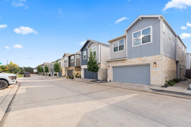 Building Photo - 5426 Oriente Ln