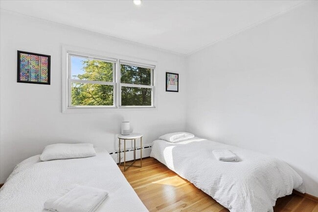 Building Photo - 275 Hillvale Rd
