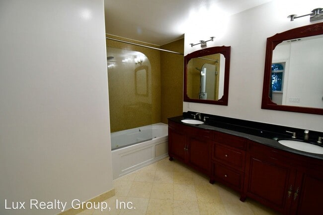 Building Photo - 2 br, 2 bath House - 151 El Camino Real # 113