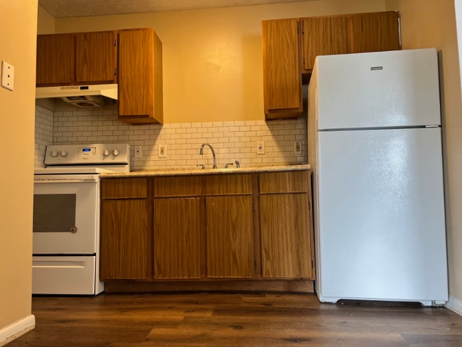 Building Photo - 232-238 Elyria St