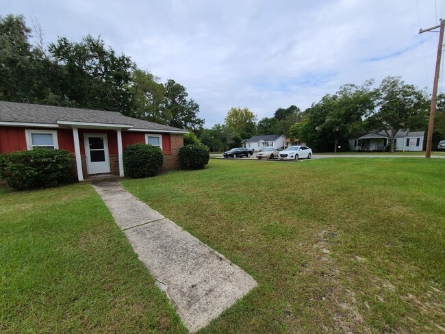 Building Photo - 3904 Persimmon St