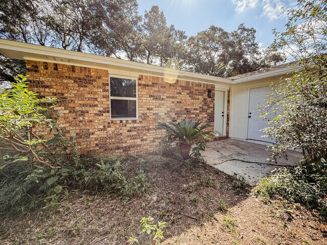 Building Photo - 9881 Guidy Ln