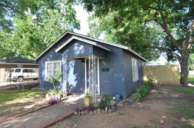 Building Photo - 1600 5th St