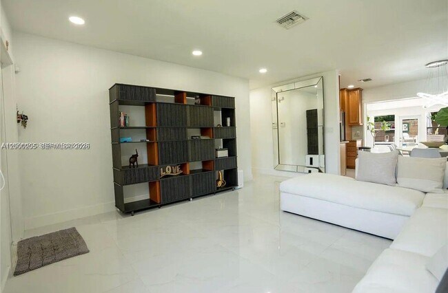 Building Photo - 31 SW 6th St