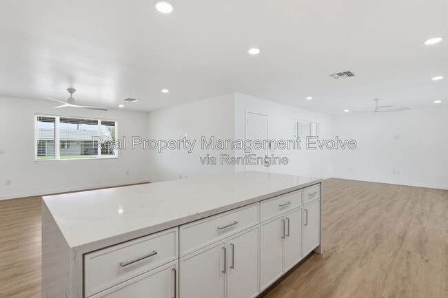 Building Photo - 7314 E Diamond St