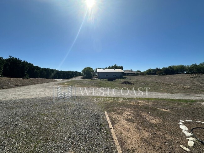 Building Photo - 41644 Valencia Way