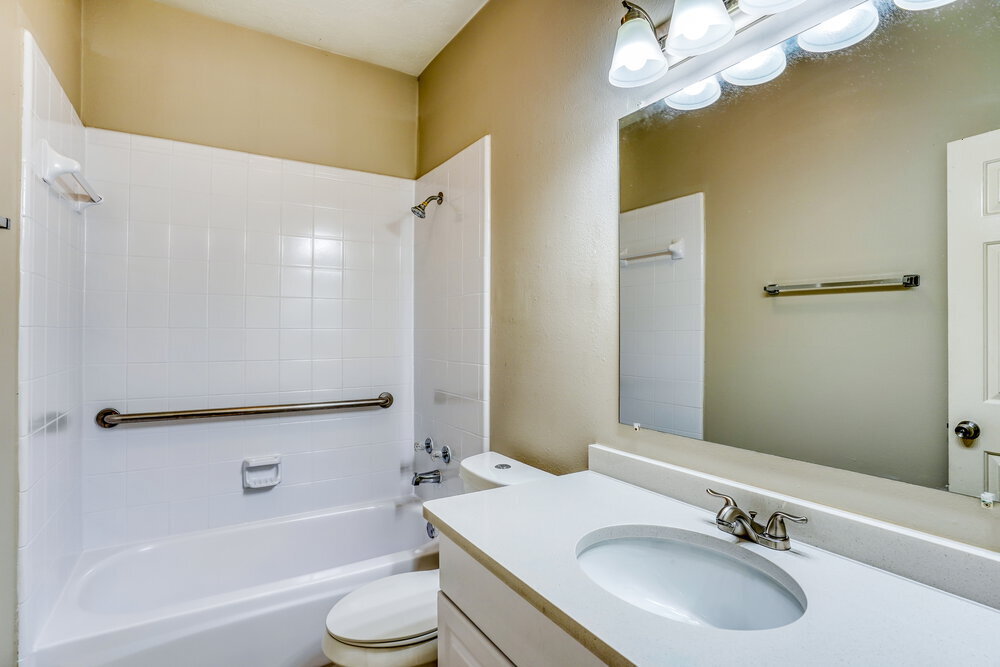 Building Photo - 6615 Bluebottle Ln