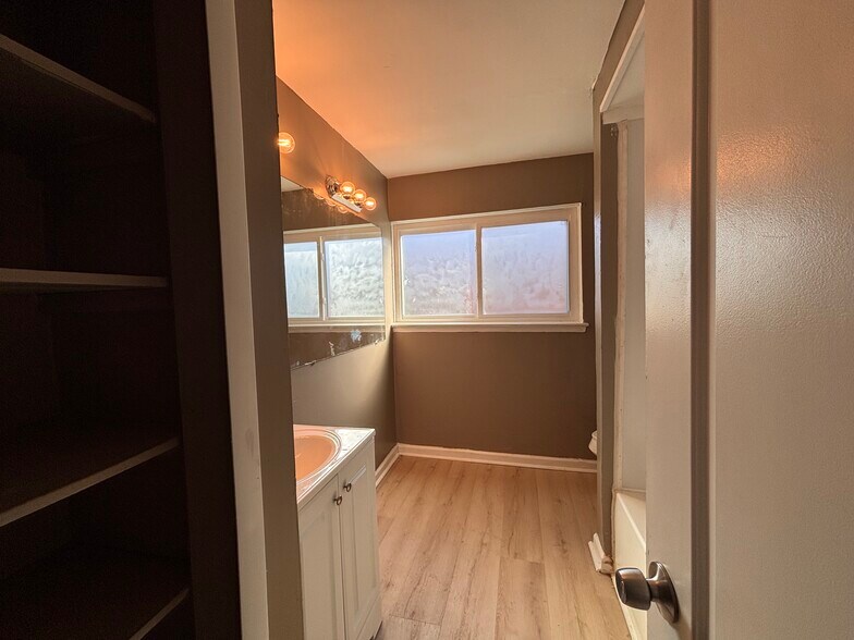 Building Photo - 20221 Tireman St