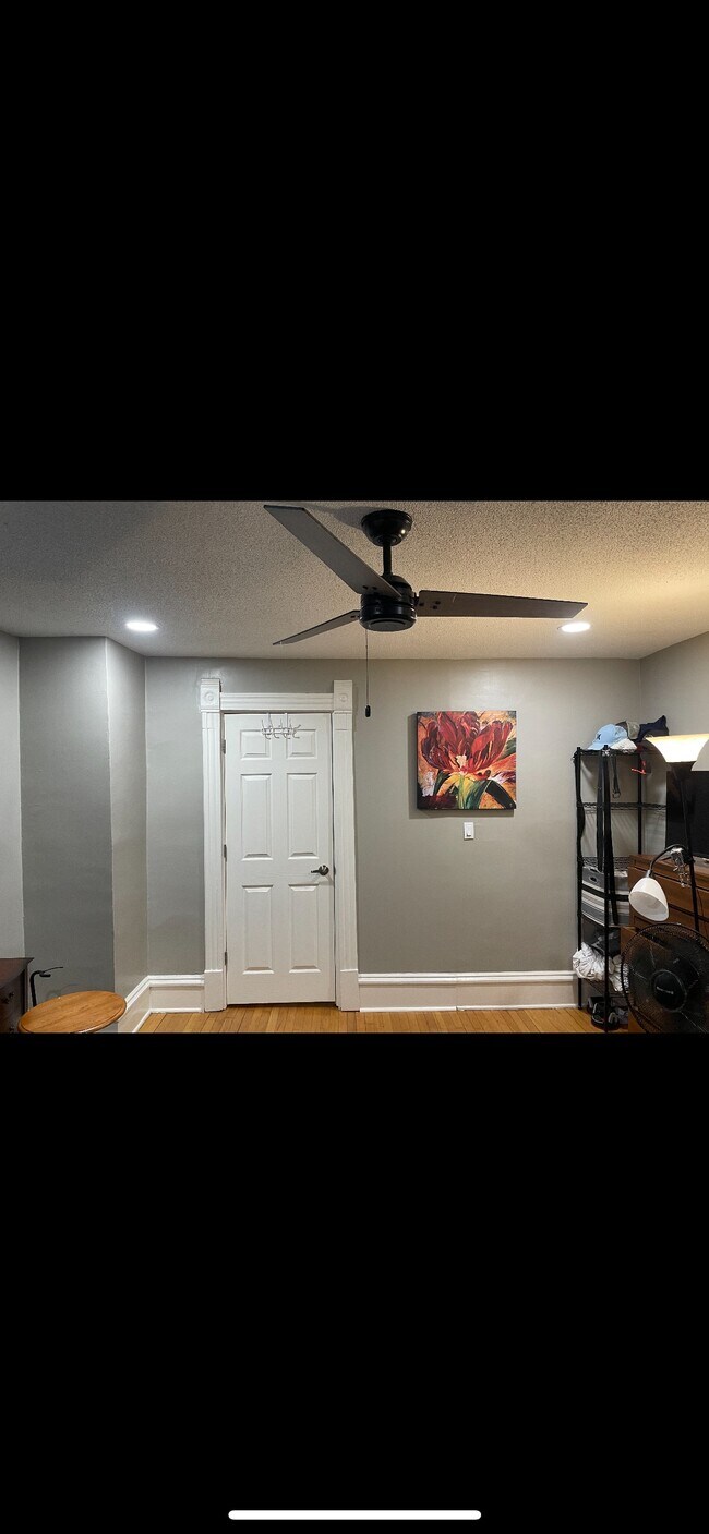 Building Photo - 2738 Emerson Ave S