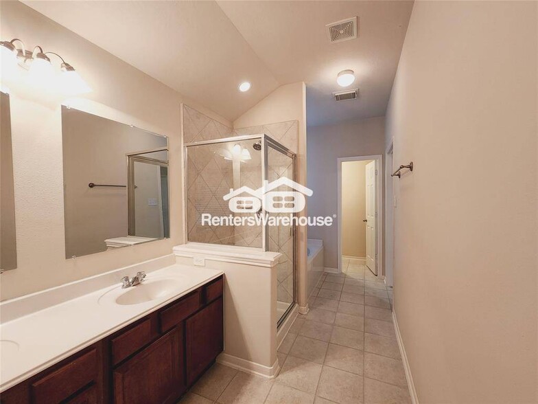 Building Photo - 16915 Melvin Oaks Ct