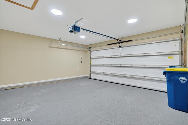 Building Photo - 15885 Bainebridge Dr