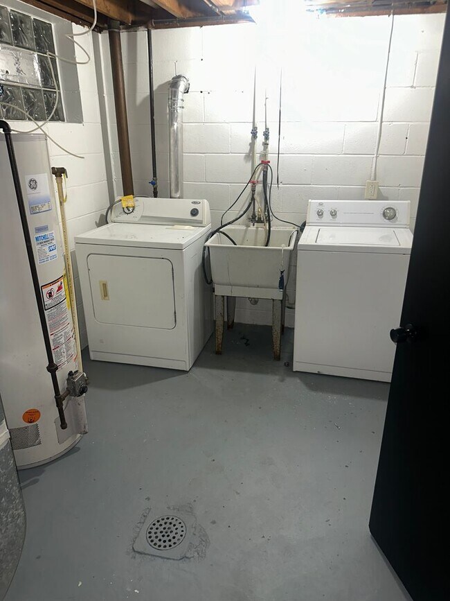 Building Photo - 803 7th St