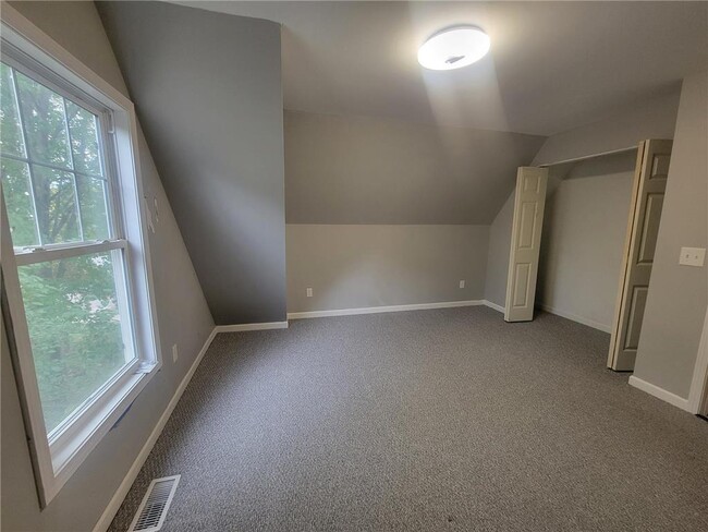 Building Photo - 47 6th Ave S