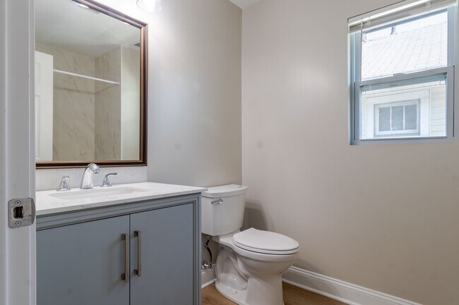 Building Photo - 1345 N Olney St