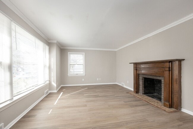 Building Photo - Spacious 3 bedroom/2 bath Cleveland Hts single family house!