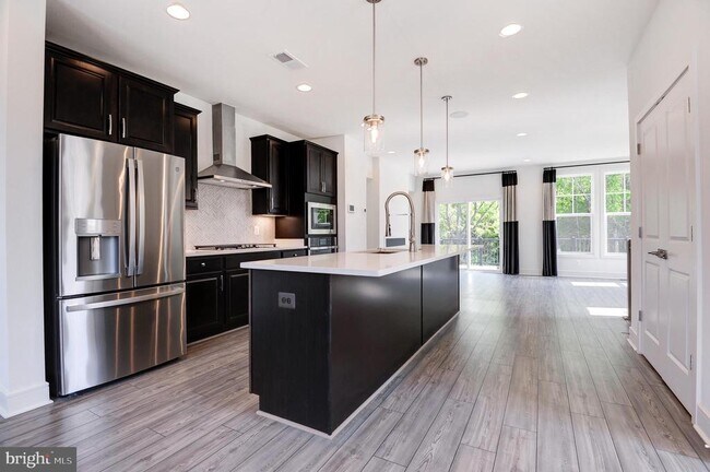 Building Photo - 135 Wake Robin Ct