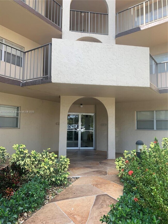 Primary Photo - 6361 N Falls Cir Dr