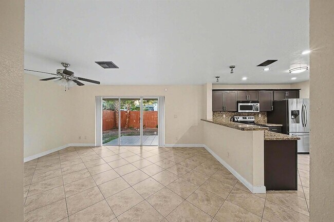 Building Photo - 5789 Woodland Point Dr