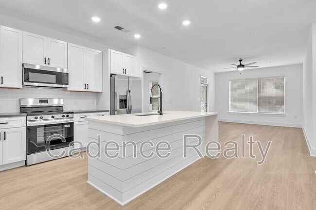 Building Photo - 614 S Kerr Ave
