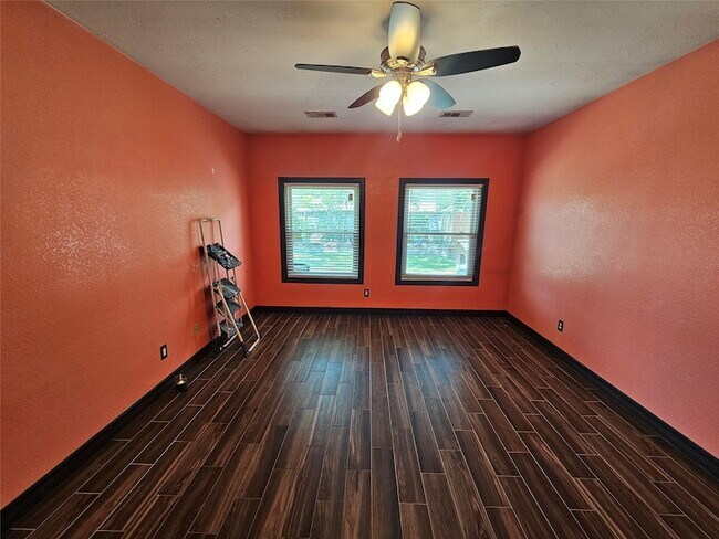 Building Photo - 13922 Somersworth Dr