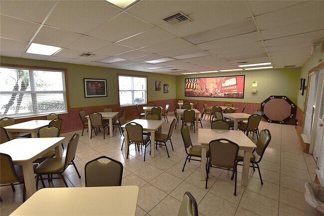 Building Photo - 2750 Emory Dr W