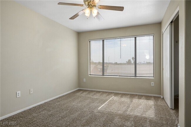 Building Photo - 5710 E Tropicana Ave