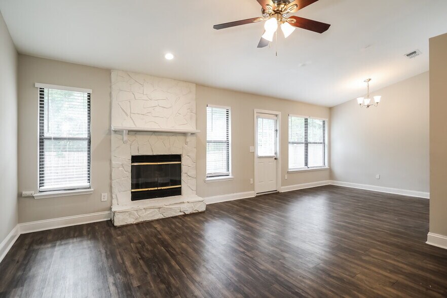 Building Photo - 7843 Collins Ridge Blvd E