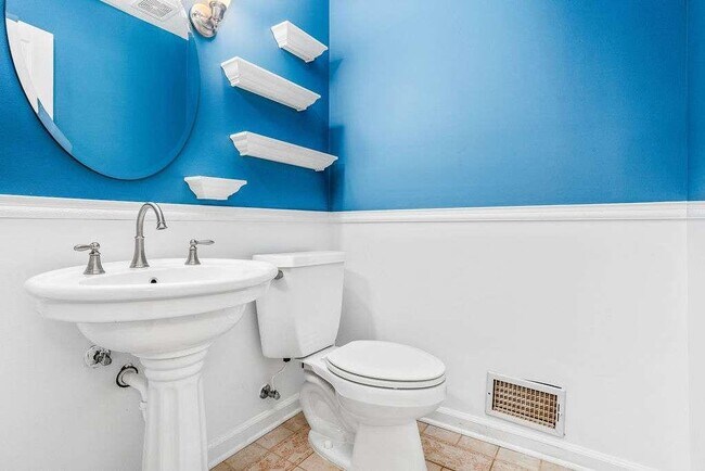 Building Photo - 3911 Ivy Rd NE