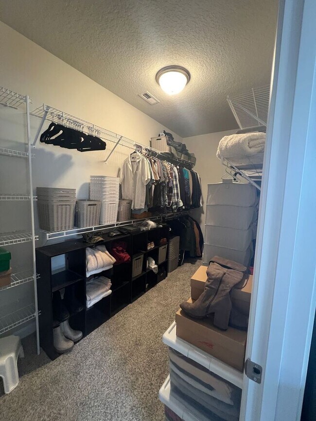 Building Photo - 208 Shallowbag Bay Ln