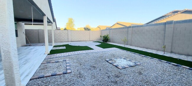 Building Photo - "COMING SOON" Lovely 3 Bedroom Home in Gre...