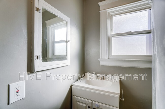 Building Photo - 3640 Besuden Ct